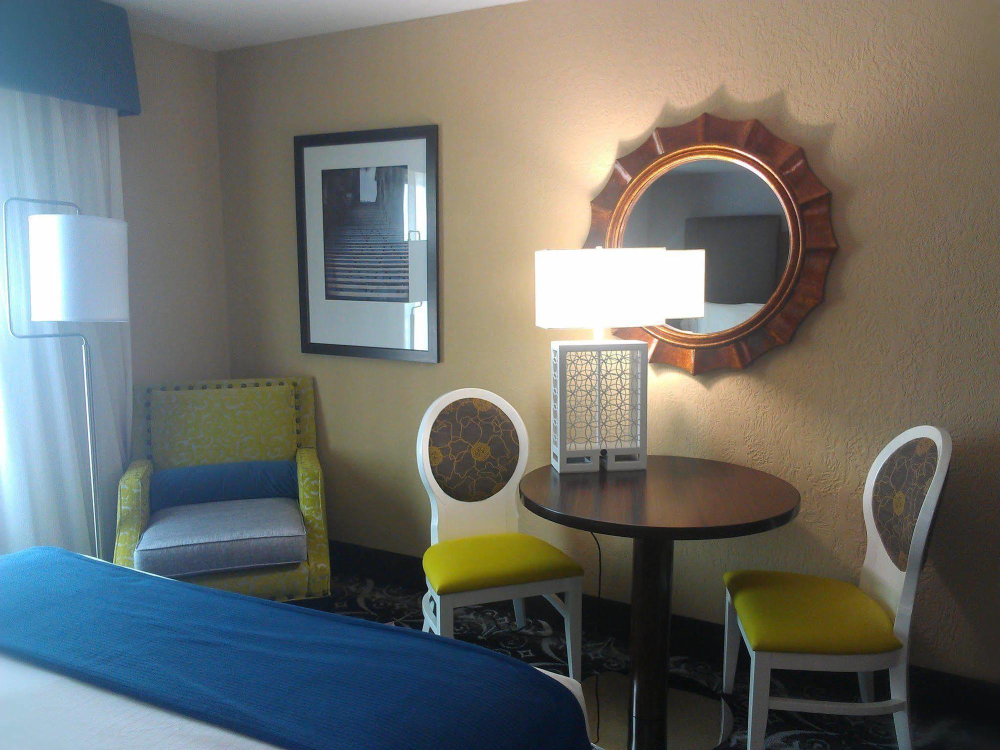 Holiday Inn Express Hotel & Suites North Kansas City By Ihg Zewnętrze zdjęcie