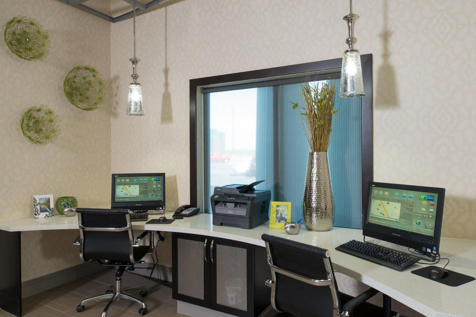 Holiday Inn Express Hotel & Suites North Kansas City By Ihg Zewnętrze zdjęcie