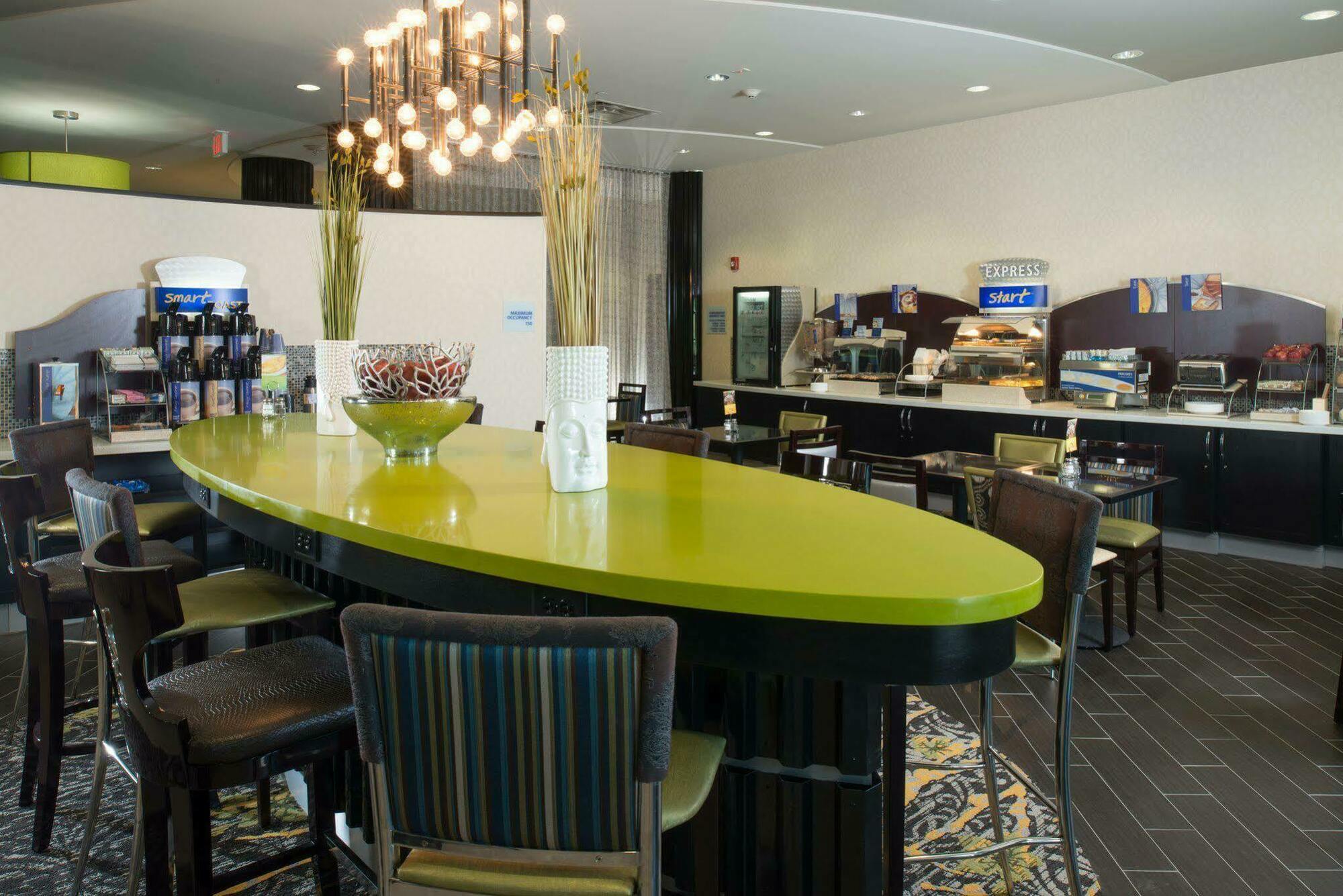 Holiday Inn Express Hotel & Suites North Kansas City By Ihg Zewnętrze zdjęcie