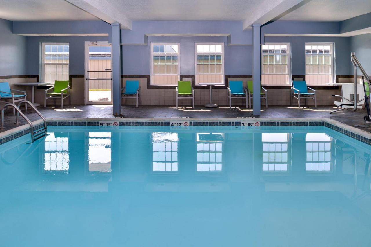 Holiday Inn Express Hotel & Suites North Kansas City By Ihg Zewnętrze zdjęcie