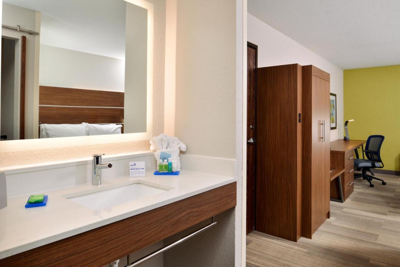 Holiday Inn Express Hotel & Suites North Kansas City By Ihg Zewnętrze zdjęcie